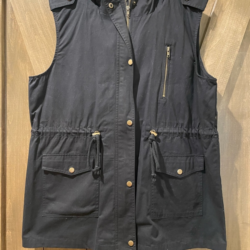 Zenana Outfitters black hooded vest 1X